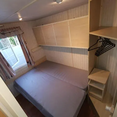 Maison Privee Dans Une Zone Calme Et Securisee 아티스 몽스